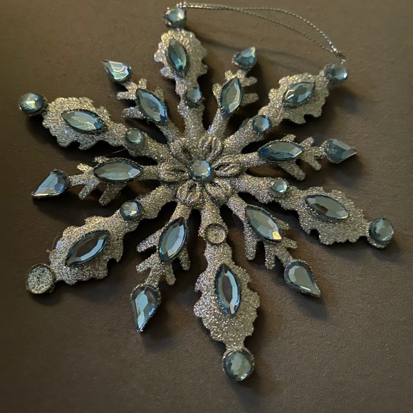 New ornament - Picture 1 of 3